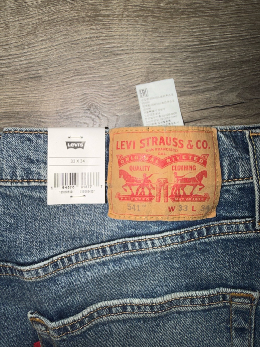 Levi's Men's Straight Leg Jeans in Medium Blue Wash - Picture 4 of 4
